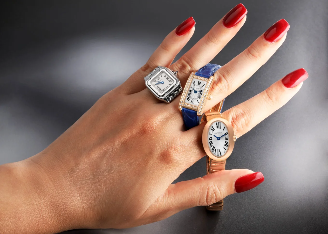 جادوی اشکال: از مدل مربعی «پنتر» گرفته تا فرم بیضیشکل «بنیوآر»؛ کارتیر ثابت میکند که شاهکارهای بزرگ و فرمهای ماندگار، واقعاً در ابعاد کوچک و ظریف خلق میشوند.